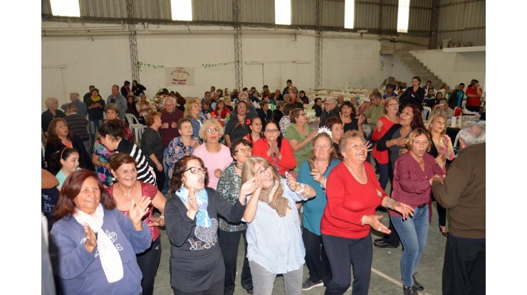 Los abuelos varelenses conmemoran el Día del Jubilado